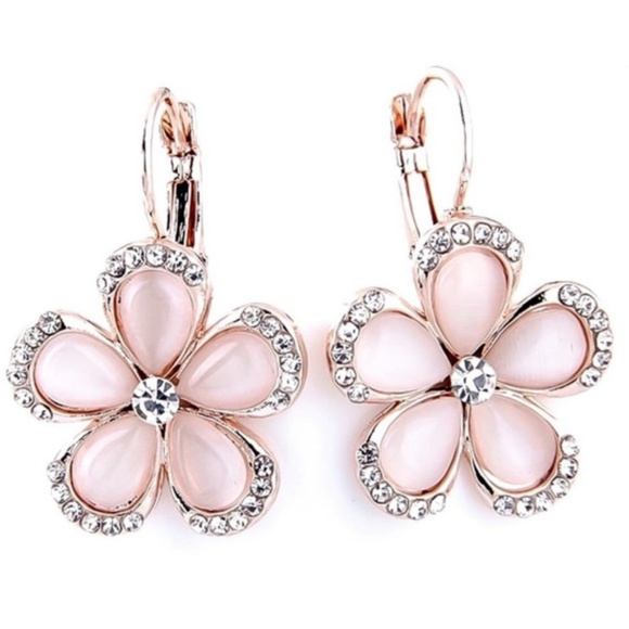 Pink  Petal Crystal Rose Gold Earring - Picture 4 of 4